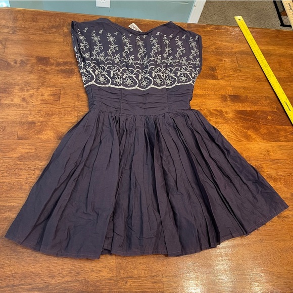 Free People Dark Purple gray Shirred Floral Embroidered Eyelet Dress Womens Sz 2 - Picture 7 of 7